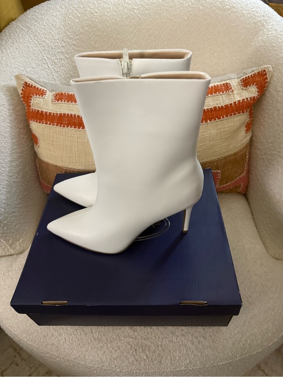 Scoop Shoes - Sleek White Pointed Stiletto Mid-Calf Boots